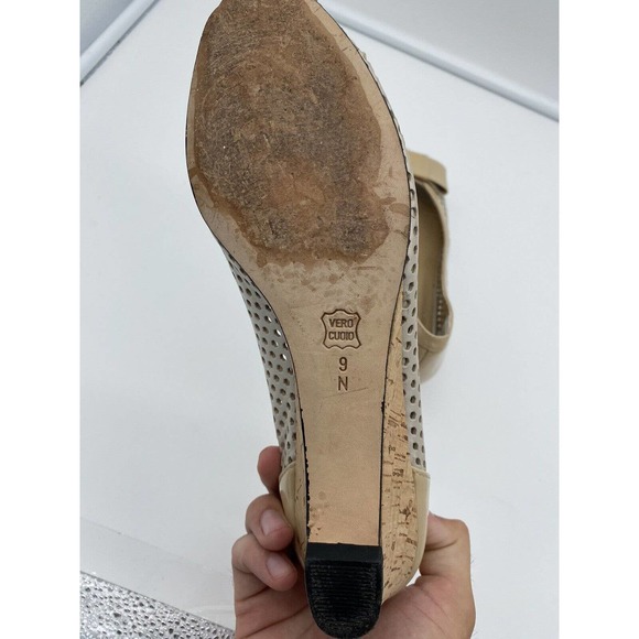 Vaneli Women’s Peep Toe Perforated Patent Leather Cork Wedge Beige Tan Size 9N - Picture 5 of 6